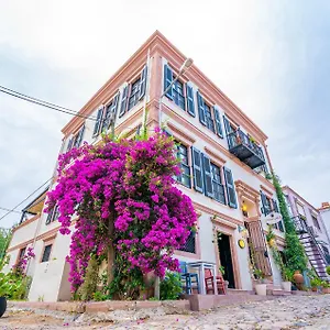 2* Отель Siyah Lale Cunda 1841 (adults Only)